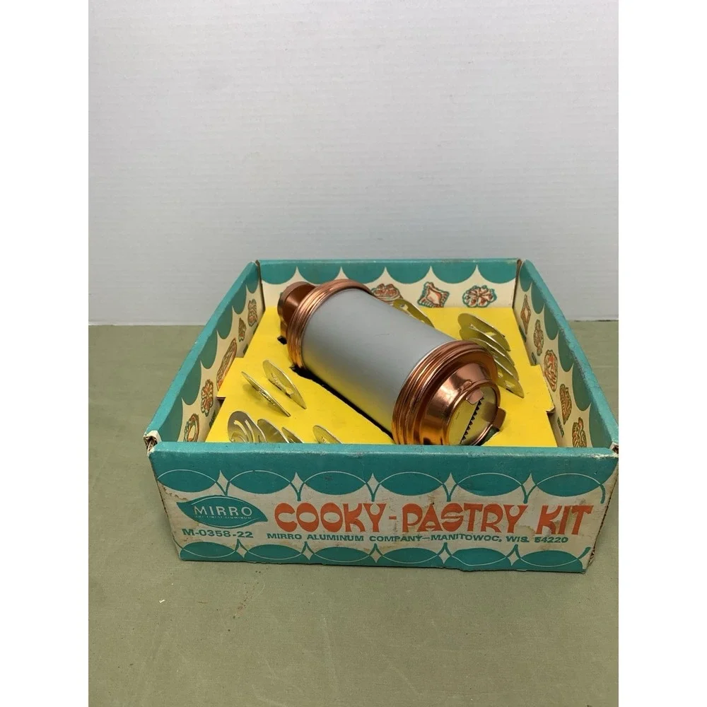 Vintage Mirro Cookie Pastry Cooky Press Aluminum 12 Discs 3 Pastry Tips N Extras